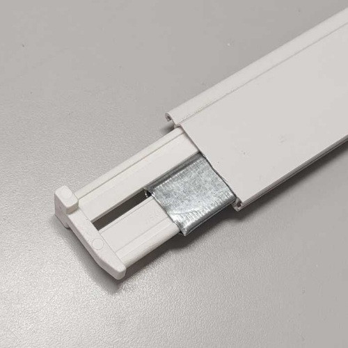 Fém betétes műanyag záróléc